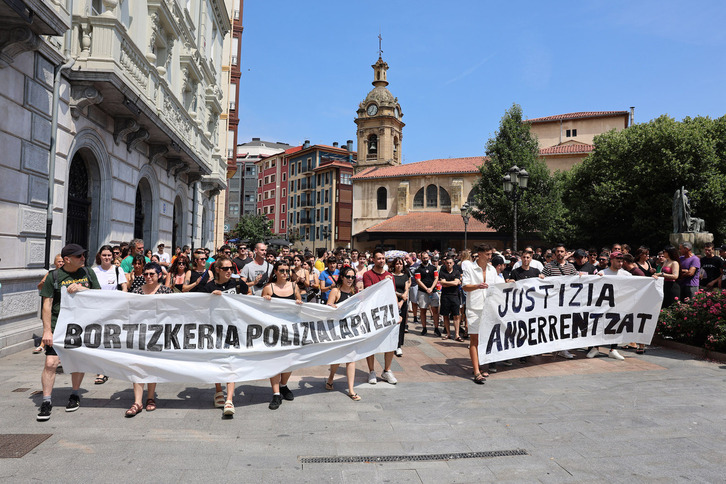 Protesta del pasado sábado ante el Ayuntamiento de Santurtzi.