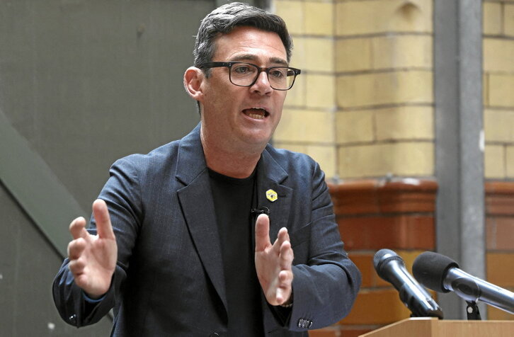 El laborista Andy Burnham, durante su discurso en el Museo de Historia del Pueblo de Manchester.