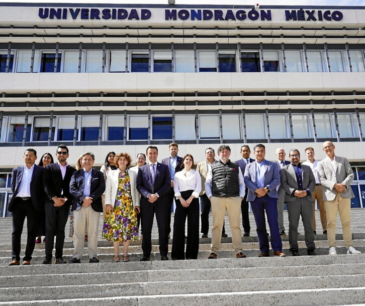 La agenda del vicelehendakari Mikel Torres arrancó con la visita a la sede de Universidad Mondragon México en Querétaro.