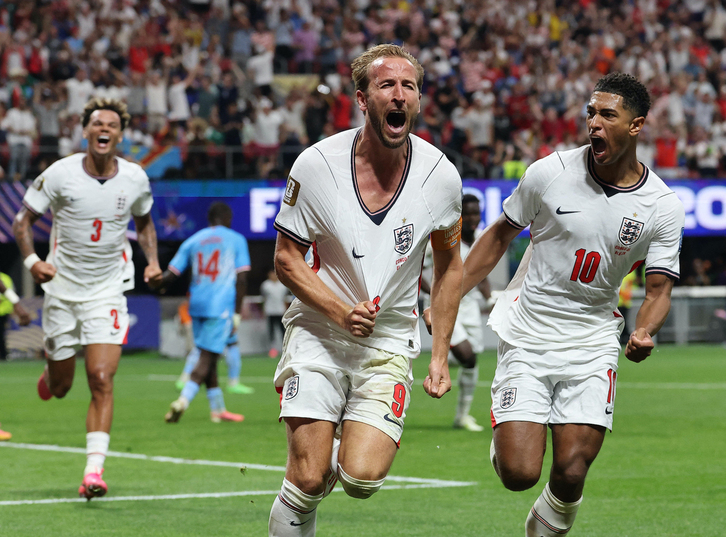 Kane y Bellingham celebran el gol que restablecía el empate.