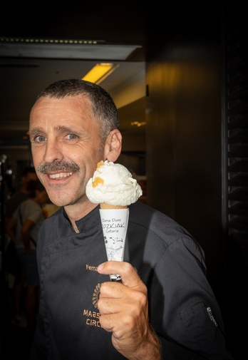 Fernando Alberdi, izozkia eskuan.