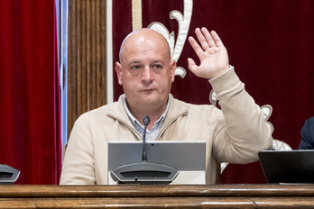 Inazio Uriarte, en una votación en el Pleno municipal cuando todavía era edil del PNV.