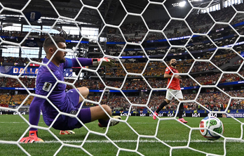 El guardameta de Australia Ryan salió para la tanda de penaltis, pero no pudo detener ningún lanzamiento.