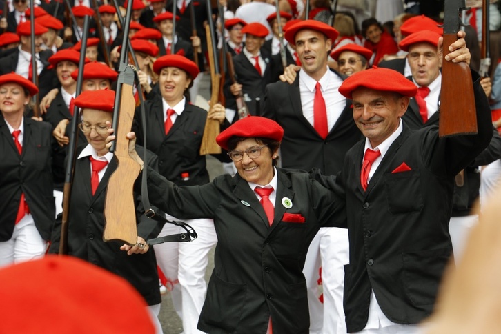 Un momento del Alarde paritario celebrado en Irun.