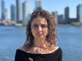 Ibtisam Azem, escritora y periodista palestina afincada en Nueva York. 