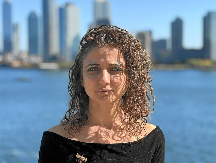Ibtisam Azem, escritora y periodista palestina afincada en Nueva York.
