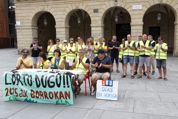 Comparecencia de los trabajadores de Txingudiko Zerbitzuak para anunciar el acuerdo.