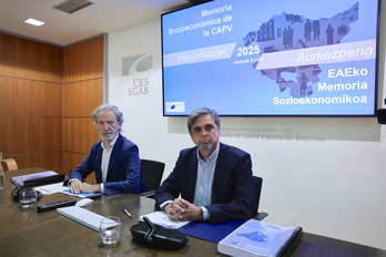 Jon Barrutia y Javier Muñecas han presentado el informe del CES en Bilbo.