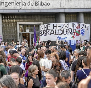 Euskararen aldeko elkarretaratzea Bilbon.