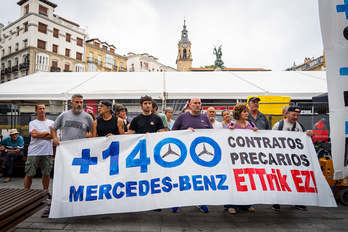 Gasteizen agerraldia egin dute Mercedeseko ELA, LAB eta ESK sindikatuek.