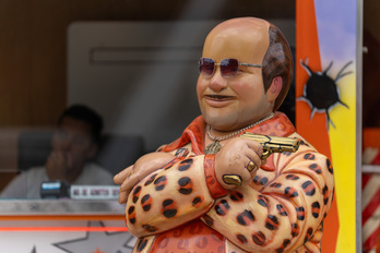 ¿Torrente? dando la bienvenida a la atracción que lleva su nombre.
