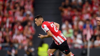 Izeta, en su debut como rojiblanco en San Mamés