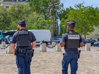 El cambio legal otorga a la Policía francesa «presunción de legitimidad» a la hora de usar su arma de fuego.