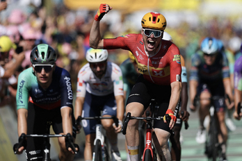 Waerenskjold celebra con rabia su victoria al sprint.