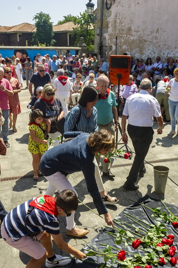 2023an, Otxandioko bonbardaketako biktimak omendu eta Felipe Arrese Beitiaren omenezko monolito berria inauguratu zuten..