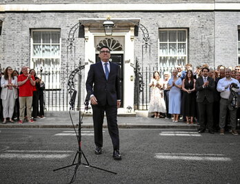 Andy Burnham frente al número 10 de Downing Street.
