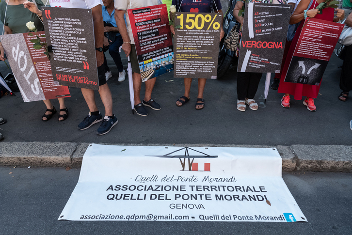 Familiares de víctimas del puente Morandi, en una movilización de denuncia.