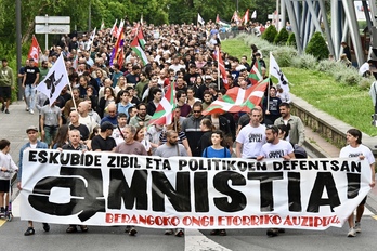 Maiatzaren 30ean mobilizazio jendetsua egin zuten Algortatik Berangora, epaiketaren atarian.