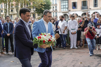 Imanol Pradales y Aitor Esteban, en la ofrenda floral a Sabino Arana, fundador del PNV, de 2025.