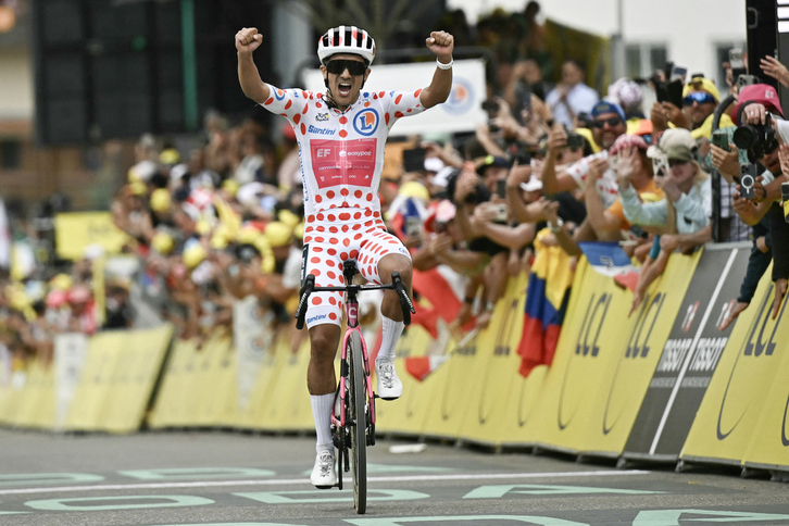 Carapaz celebra su segunda victoria en esta edición del Tour.