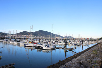 Embarcaciones en los pantalanes del puerto deportivo de Getxo.