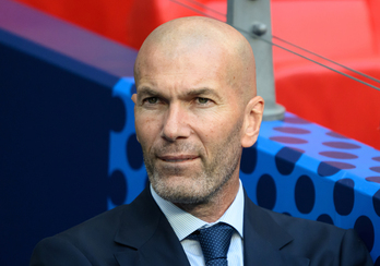 Zinedine Zidane toma el relevo de Didier Deschamps en la selección francesa de fútbol.