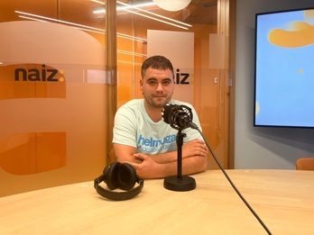 Beñat Uribe-Etxeberria, NAIZ Irratiko Donostiako estudio nagusietan.
