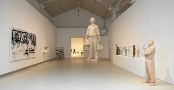 Vista de la sala de la exposición «La Perla Peregrina», de Fernando Sánchez Castillo, que se puede ver en el madrileño Palacio de Velázquez hasta el próximo 8 de marzo.