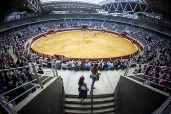 Imagen de archivo de un pase de vaquillas en el Iradier Arena.