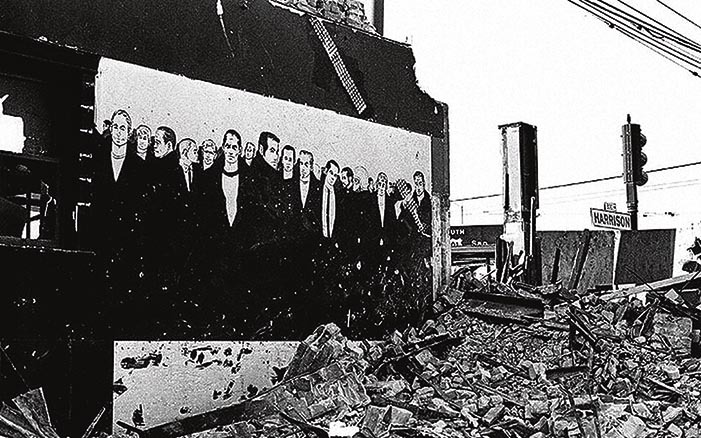 R. Michael Kelley, fotografía del mural Tool Box de Chuck Arnett, 1975. Cortesía de la editorial Capitán Swing