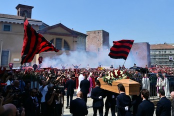 Multitudinario cortejo fúnebre, en el último adiós del capitán milanista Franco Baresi.