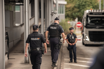 Poliziaren kontrola Biriatuko ordainlekuan