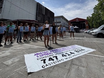 Comparecencia del movimiento feminista de Gasteiz antes de las fiestas.