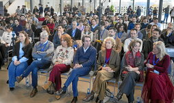 José María Aznar y la viuda de Gregorio Ordóñez, en la clausura de la tercera Escuela Gregorio Ordóñez en 2025.