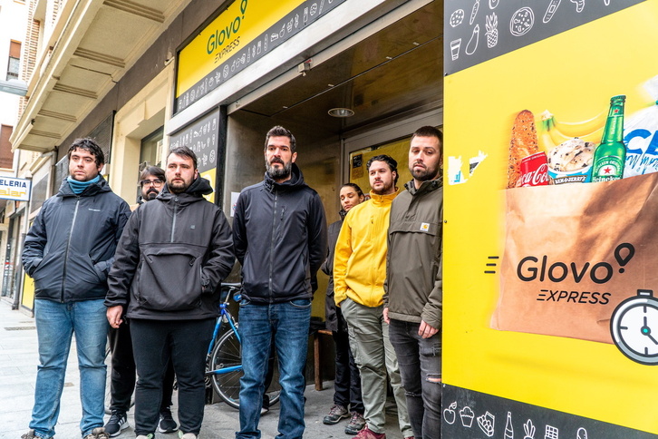 Concentración de trabajadores de Iruñea ante un ERE de Glovo en 2024.