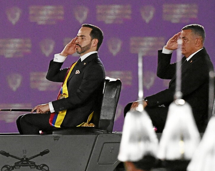 De la Espriella, ante el Batallón Pichincha.