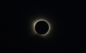 Euskal Herria, bajo la sombra de la Luna: así se ha vivido el eclipse solar total