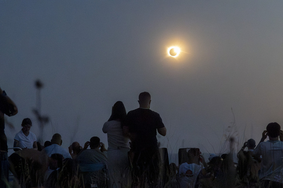 Olarizu ha sido una de las zonas elegidas por los gasteiztarras para ver el eclipse.