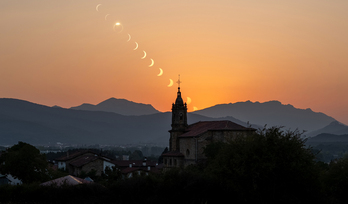 Composición con las diferentes fases del eclipse de este miércoles, desde Sakana.