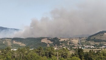 Incendio en el monte Idubaltza de Llanteno.