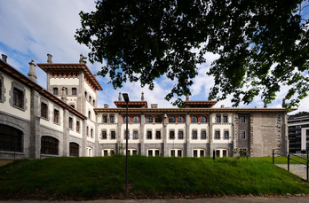 Antiguo convento de Azpeitia, reconvertido en apartamentos.