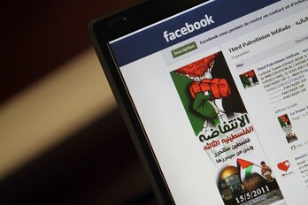 Captura de pantalla de una página de Facebook tomada en la ciudad de Gaza, el 31 de marzo de 2011.