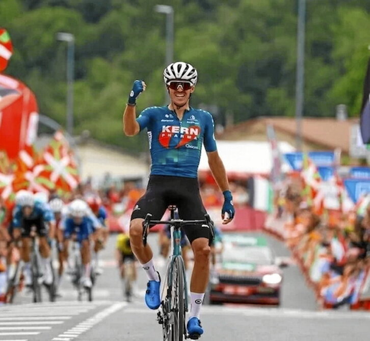 Berrade ganó una etapa en la Vuelta de 2024.