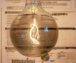 La factura de la luz se ha encarecido un 17,3% interanual este agosto, según Facua.