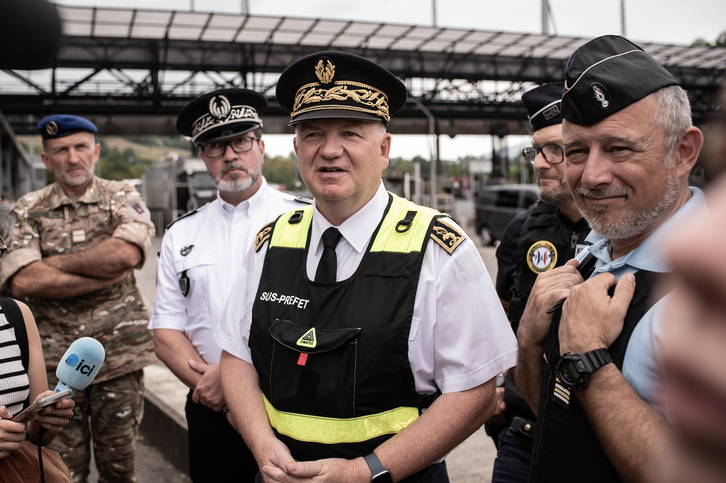 Responsables policiales franceses, cuando anunciaron esta nueva vuelta de tuerca al control en la frontera, el pasado 3 de agosto.