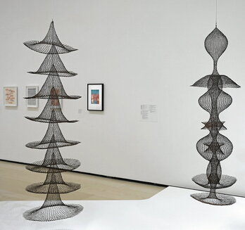 La retrospectiva de la artista estadounidense Ruth Asawa se puede visitar en el Museo Guggenheim de Bilbo hasta mediados de septiembre.