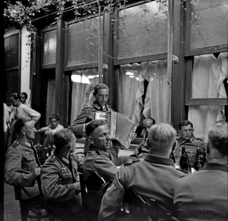 A la izquierda, alemanes en Durango y miembros de la aviación preparados para la ofensiva franquista de 1939. Arriba, Paul Freese, residente de Zarautz y uno de los fallecidos de este reportaje.