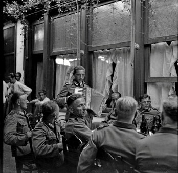 A la izquierda, alemanes en Durango y miembros de la aviación preparados para la ofensiva franquista de 1939. Arriba, Paul Freese, residente de Zarautz y uno de los fallecidos de este reportaje.