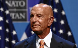 El enviado especial de EEUU para Siria y embajador en Turquía, Tom Barrack, en una cumbre de la OTAN en Ankara