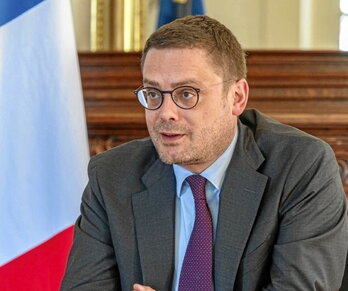 Simon Fetet, artxiboko irudi batean.